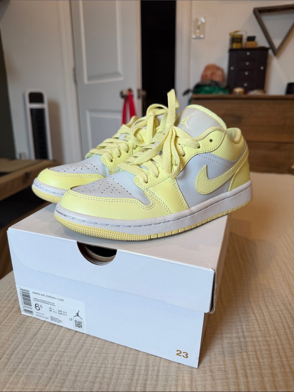 Women’s Nike Air Jordan 1 Low - 6.5